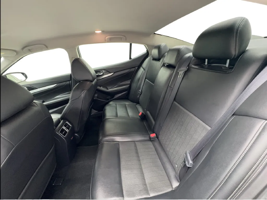 Nissan Maxima photo 30