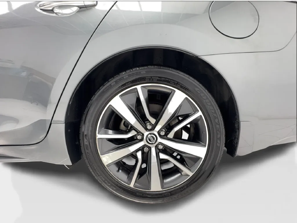 Nissan Maxima photo 14