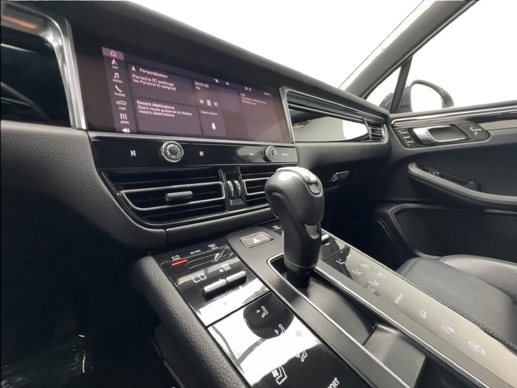 Porsche Macan photo 49