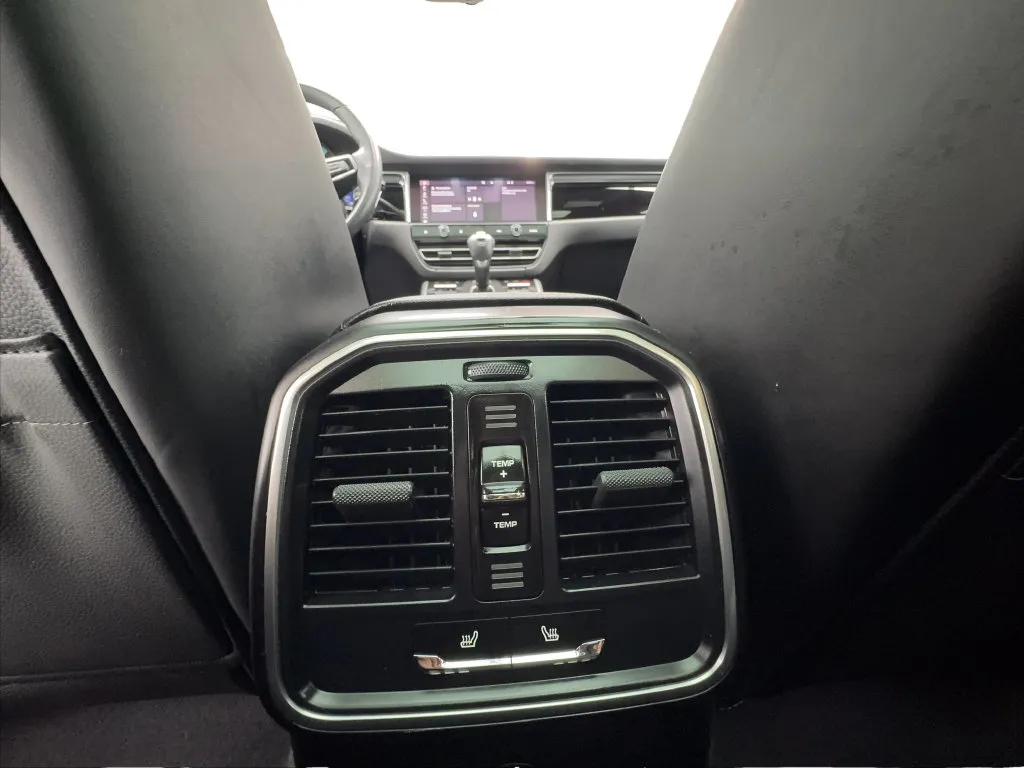 Porsche Macan photo 42