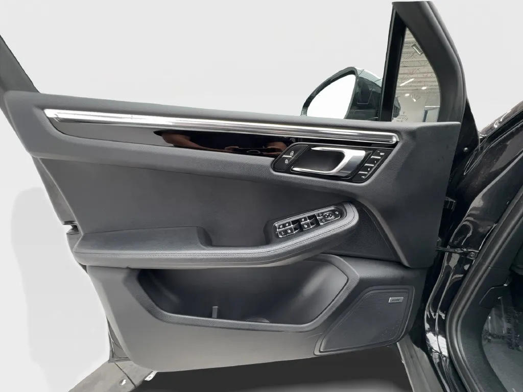 Porsche Macan photo 25
