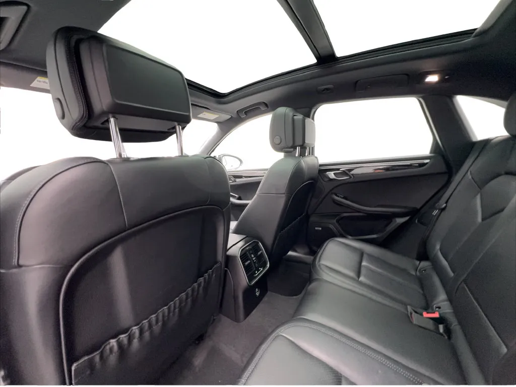 Porsche Macan photo 27