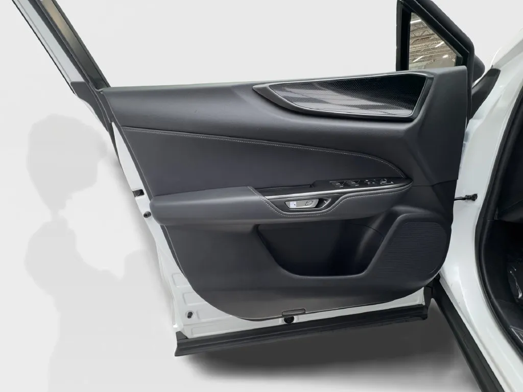 Lexus NX photo 26