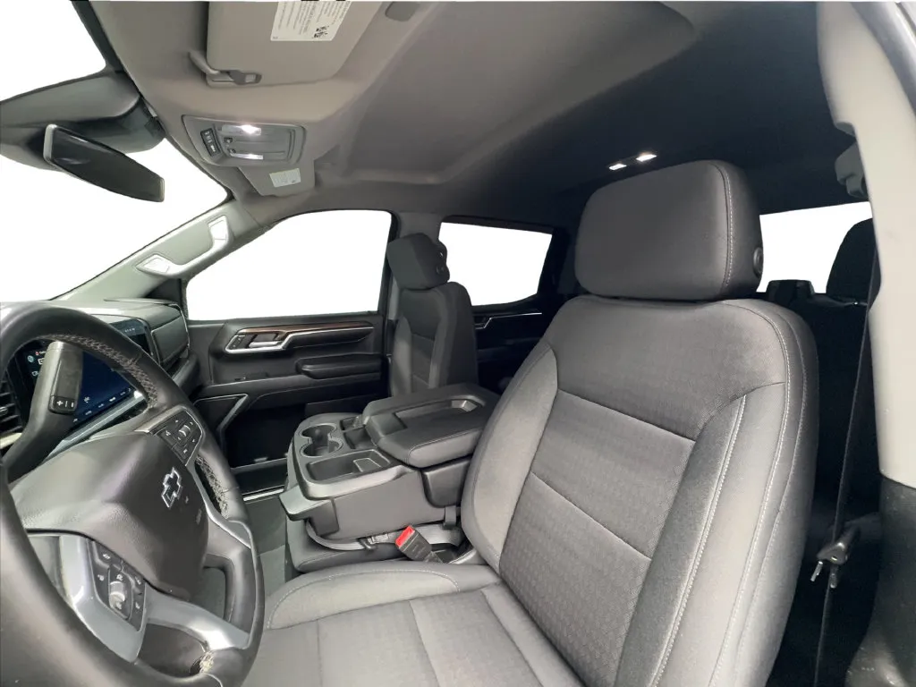 Chevrolet Silverado photo 18