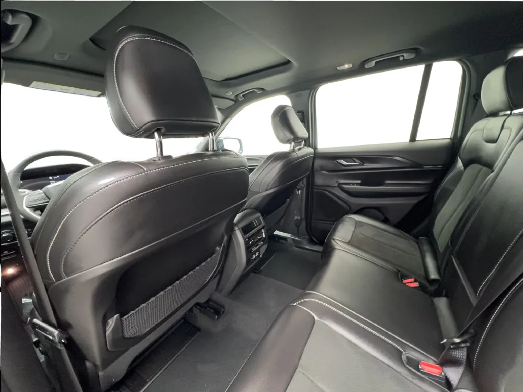 Jeep Grand Cherokee photo 34