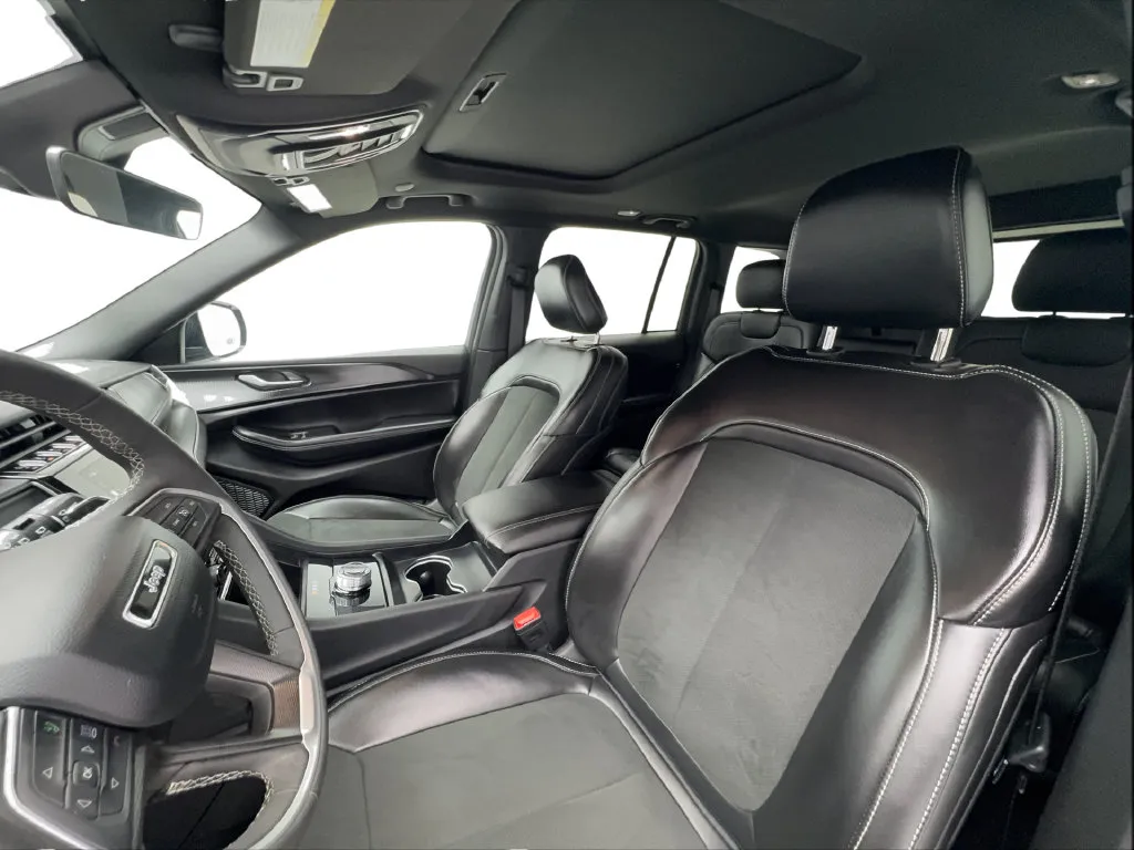 Jeep Grand Cherokee photo 27