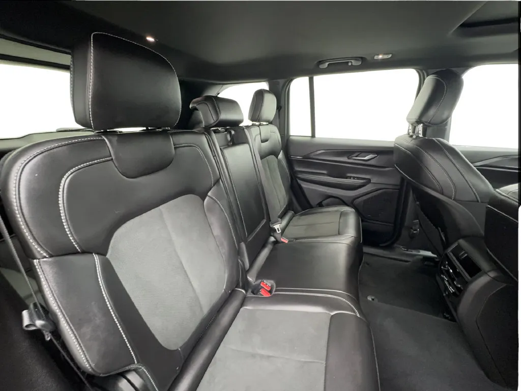 Jeep Grand Cherokee photo 36