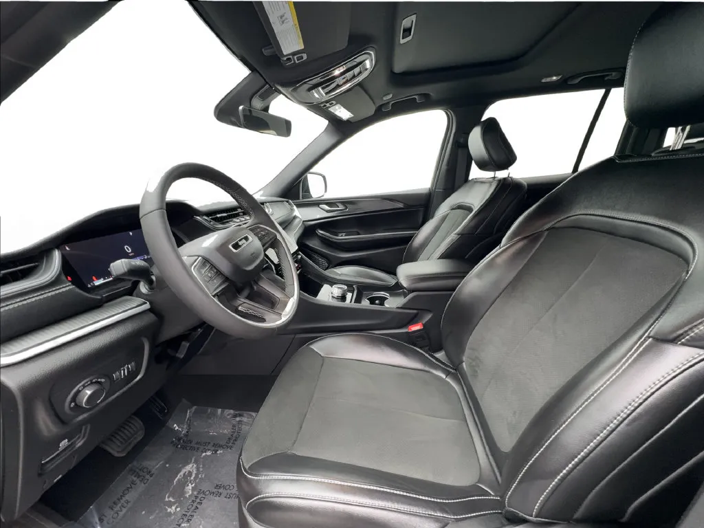 Jeep Grand Cherokee photo 28