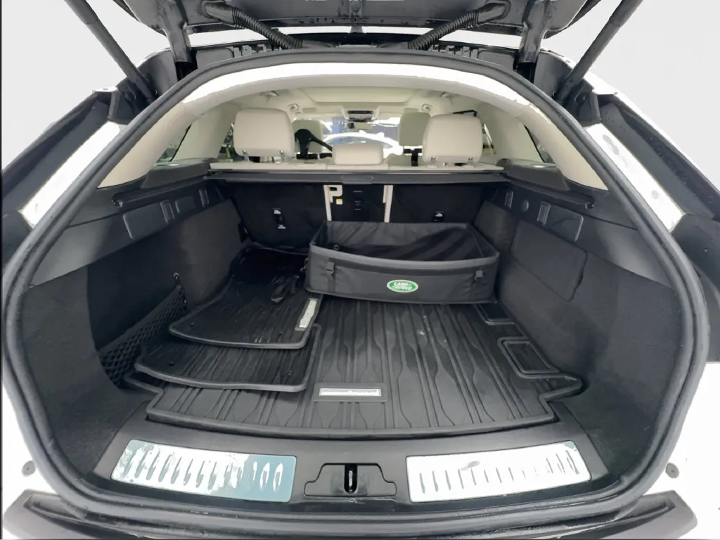 Land Rover Range Rover Velar photo 22