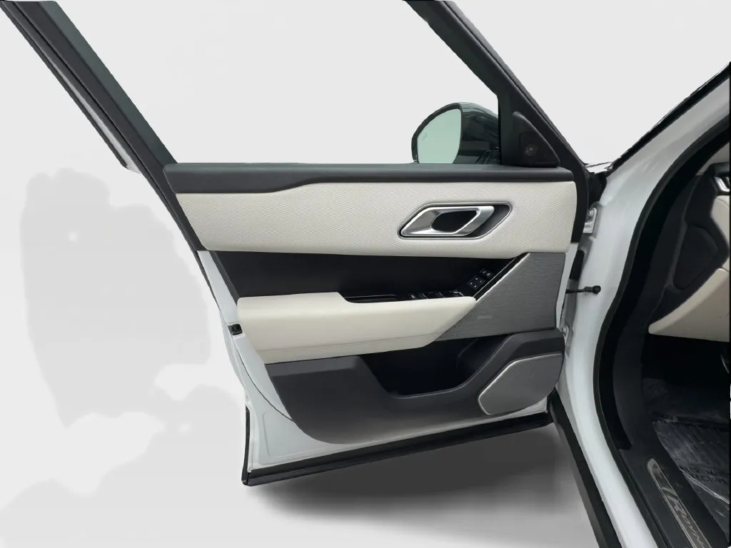 Land Rover Range Rover Velar photo 29