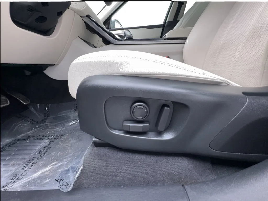 Land Rover Range Rover Velar photo 28
