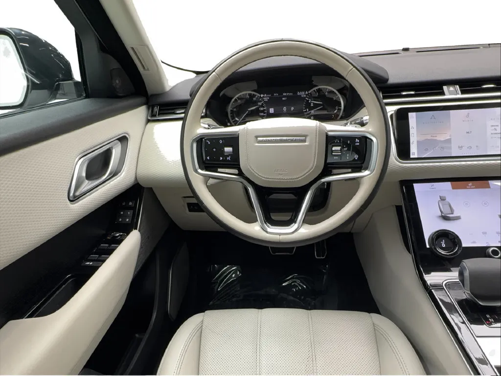 Land Rover Range Rover Velar photo 19