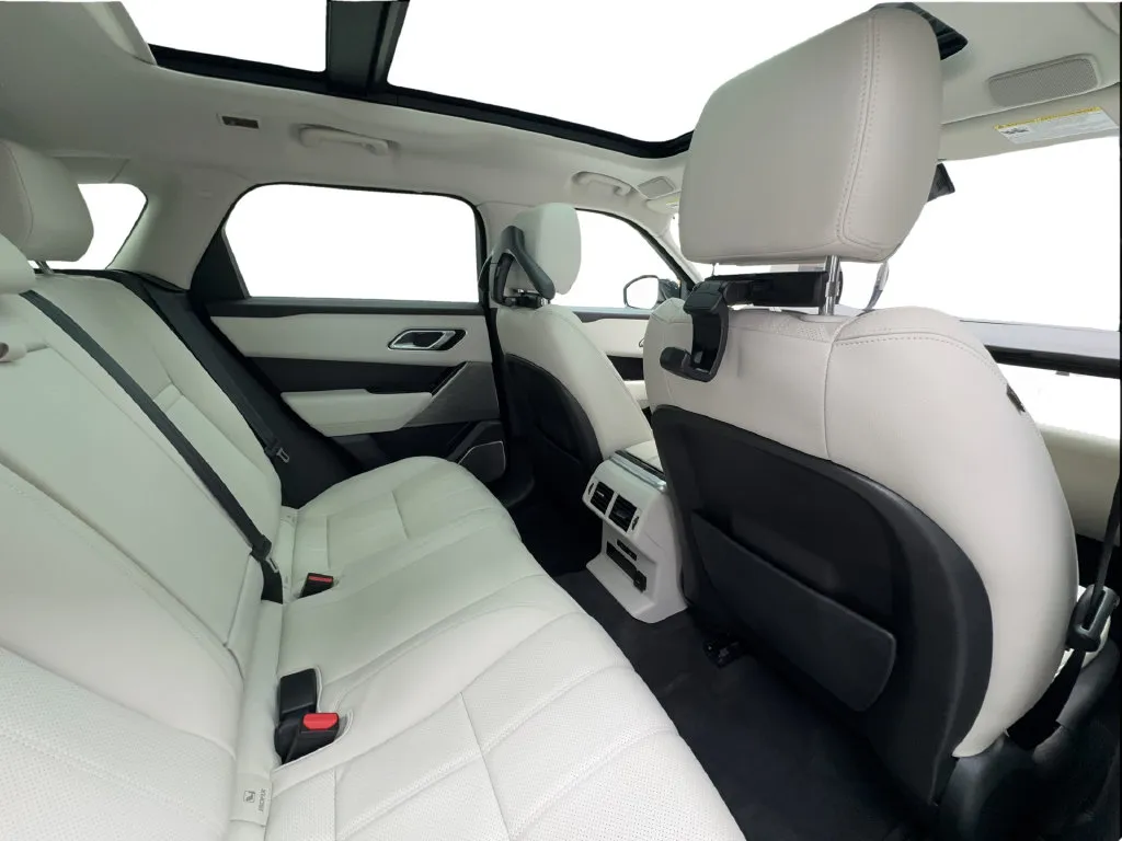 Land Rover Range Rover Velar photo 35
