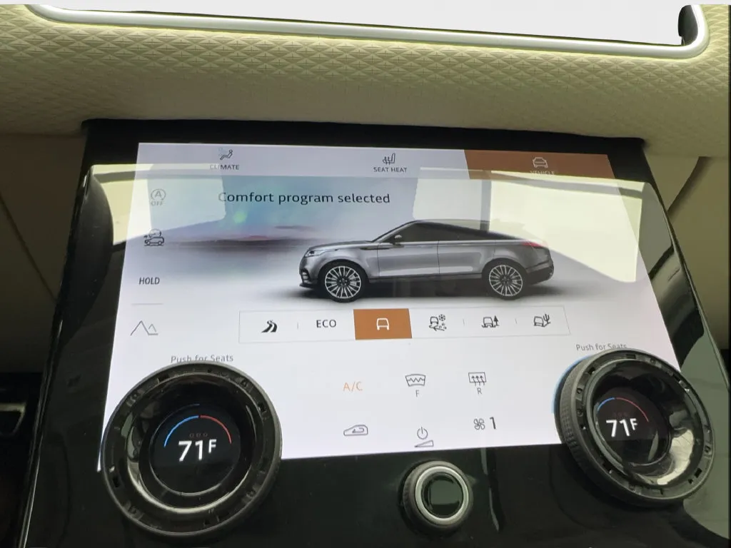 Land Rover Range Rover Velar photo 51