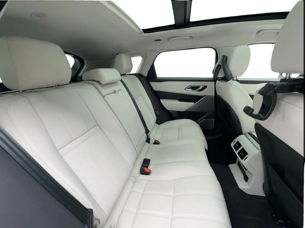 Land Rover Range Rover Velar photo 34