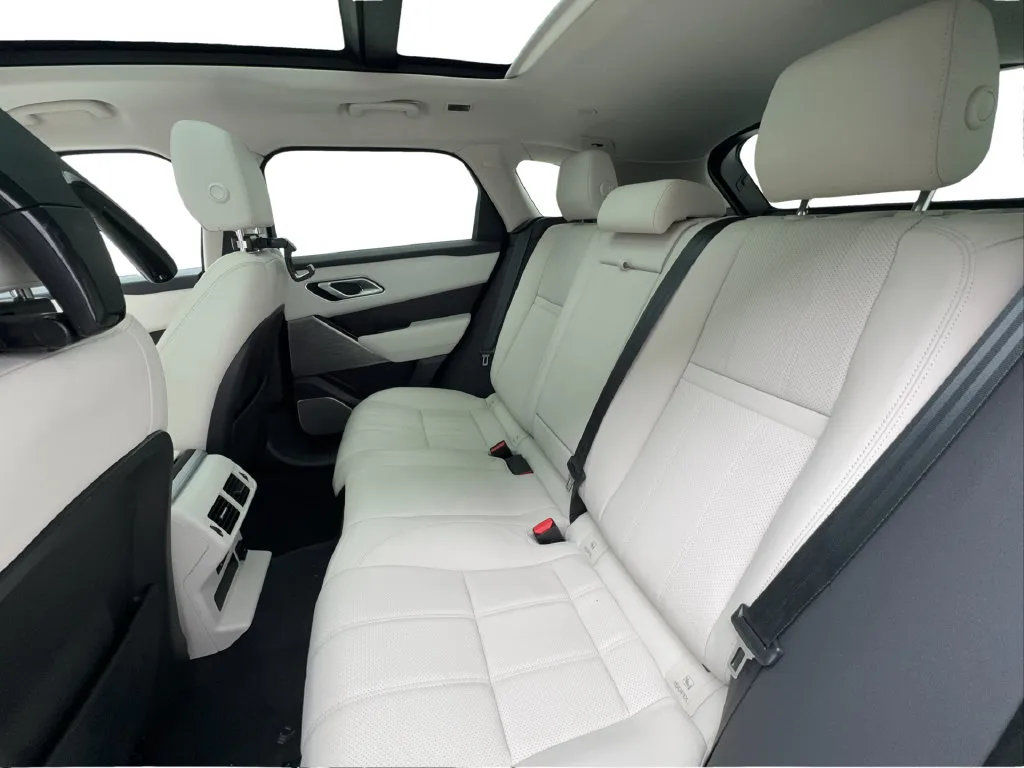 Land Rover Range Rover Velar photo 30