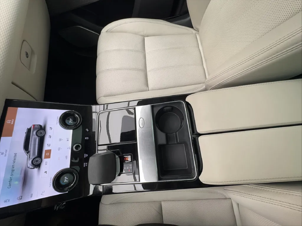 Land Rover Range Rover Velar photo 48