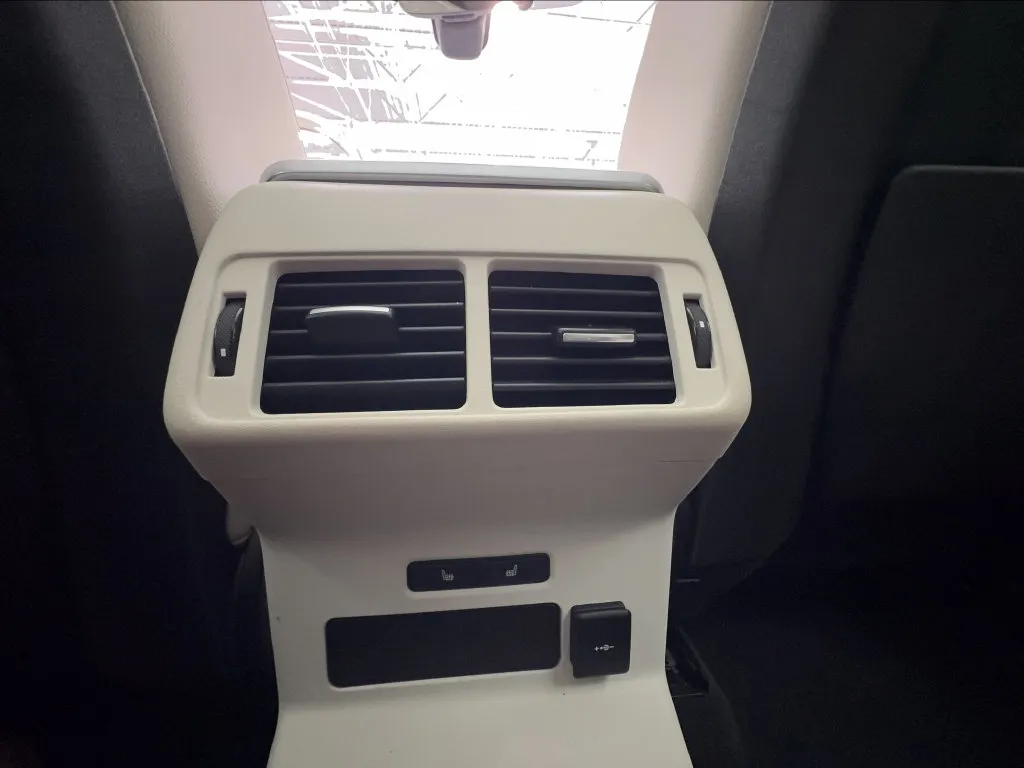 Land Rover Range Rover Velar photo 21
