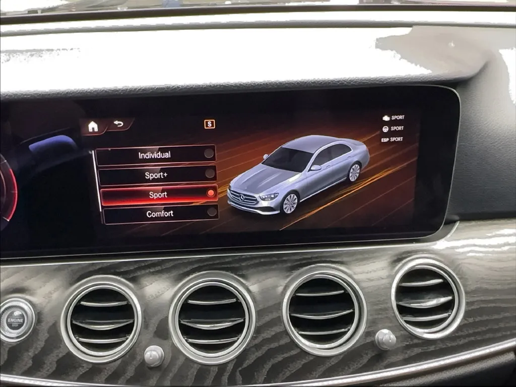 Mercedes-Benz E-Class photo 58