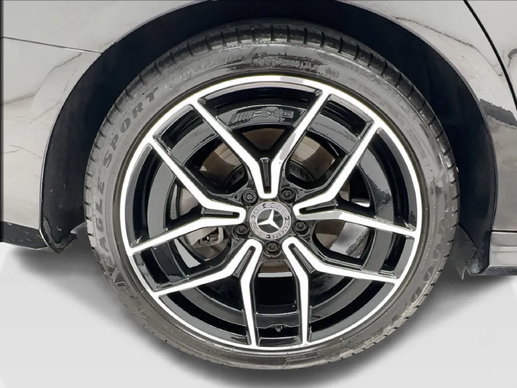 Mercedes-Benz E-Class photo 18