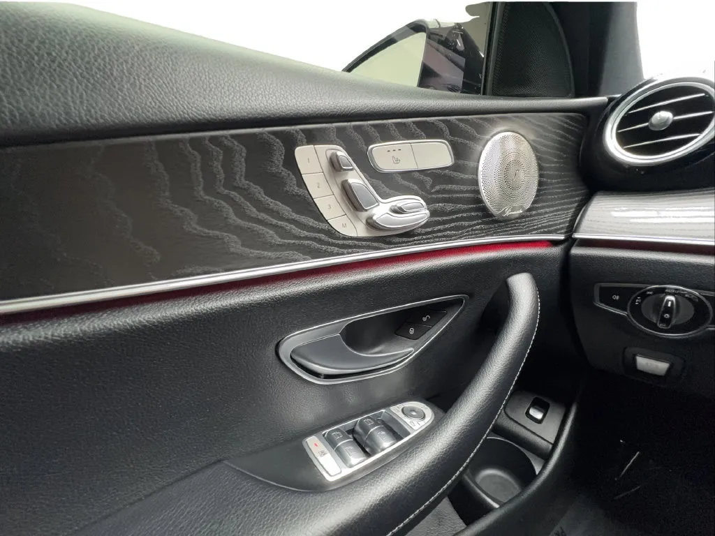 Mercedes-Benz E-Class photo 49