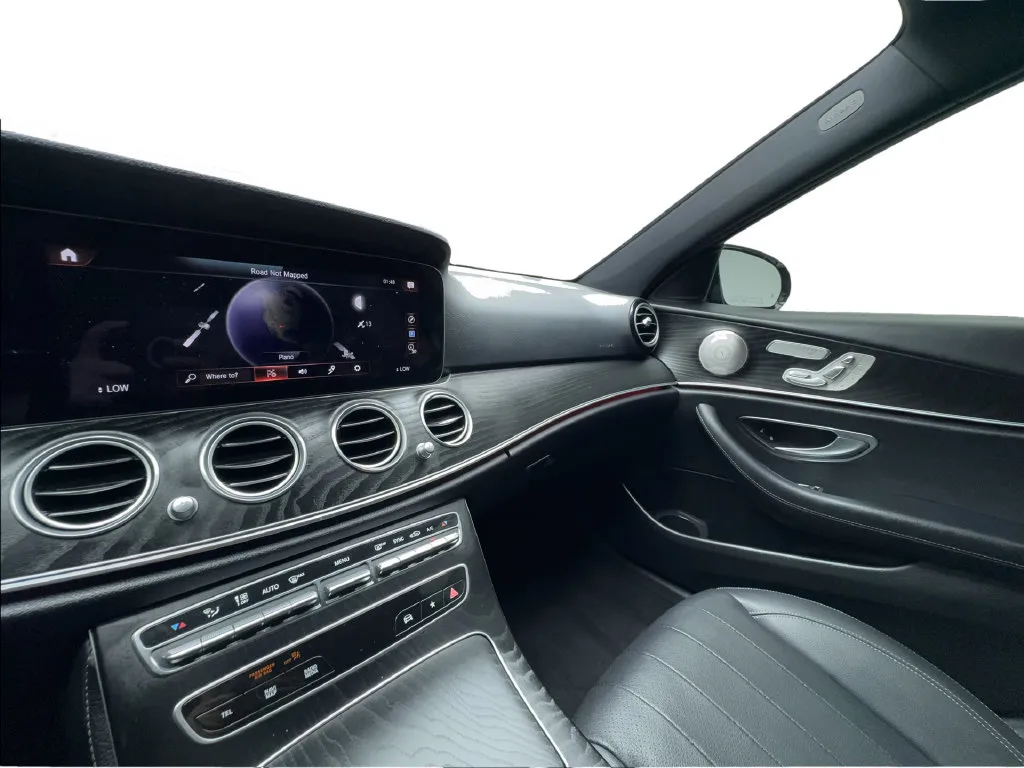 Mercedes-Benz E-Class photo 46
