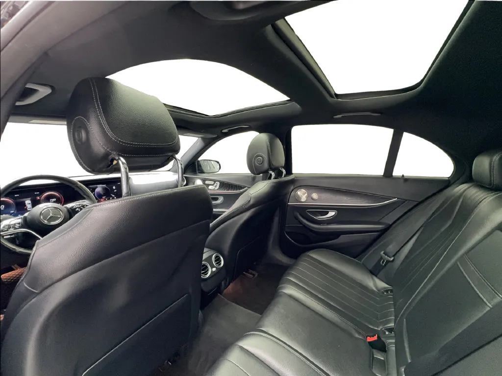 Mercedes-Benz E-Class photo 26