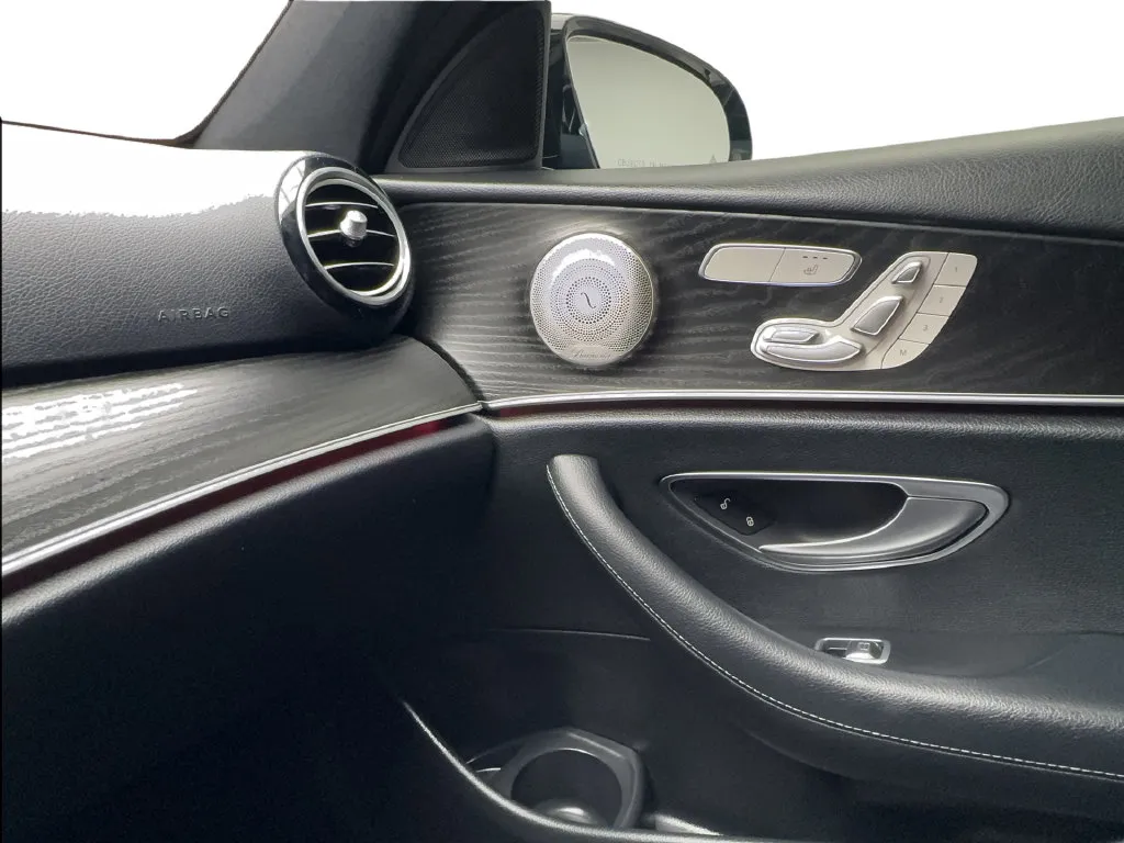 Mercedes-Benz E-Class photo 48