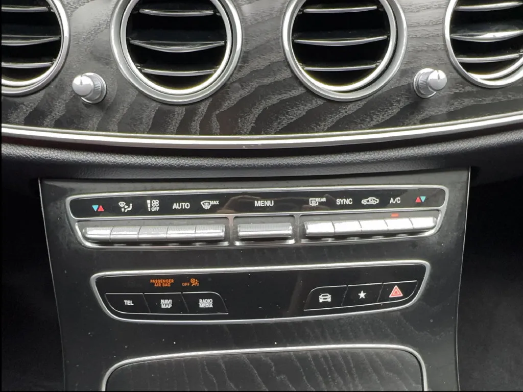 Mercedes-Benz E-Class photo 55