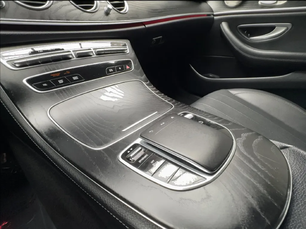 Mercedes-Benz E-Class photo 51