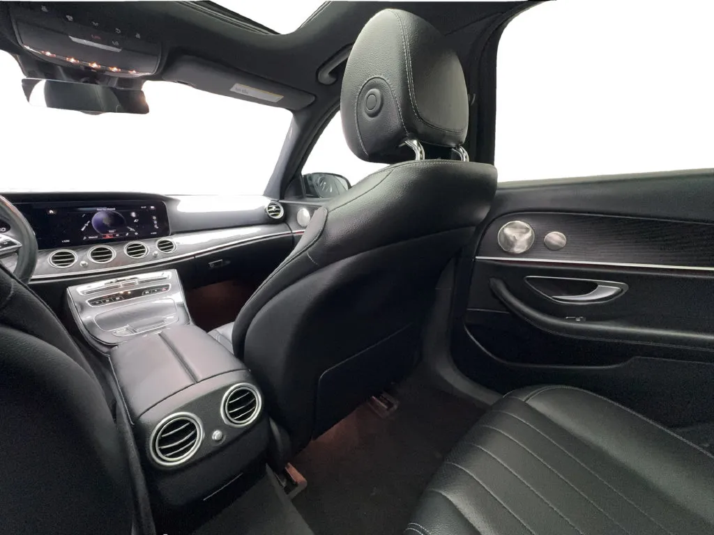 Mercedes-Benz E-Class photo 42