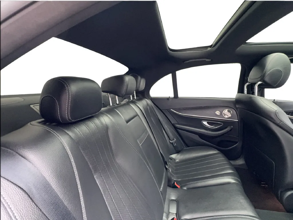 Mercedes-Benz E-Class photo 30