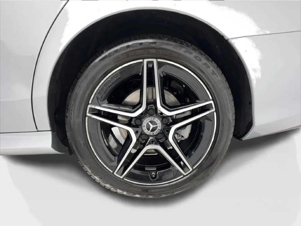 Mercedes-Benz E-Class photo 18