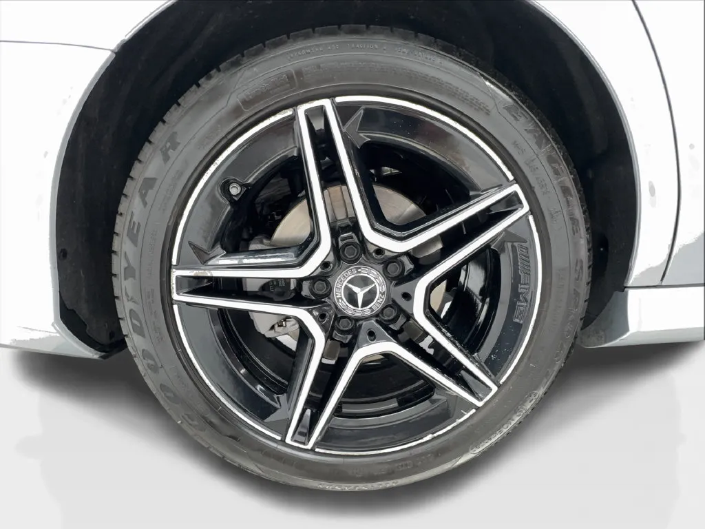 Mercedes-Benz E-Class photo 19