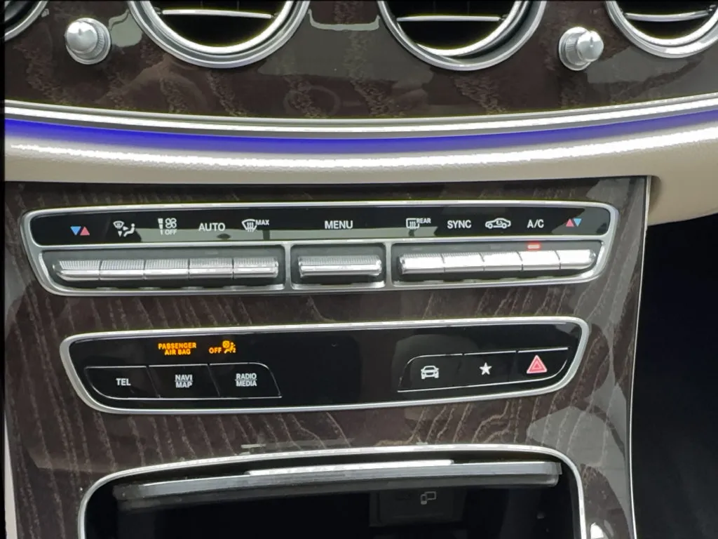 Mercedes-Benz E-Class photo 47