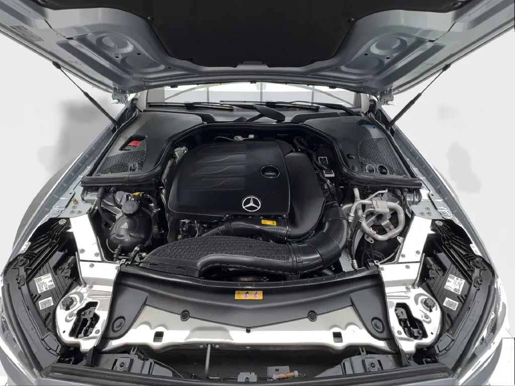 Mercedes-Benz E-Class photo 15