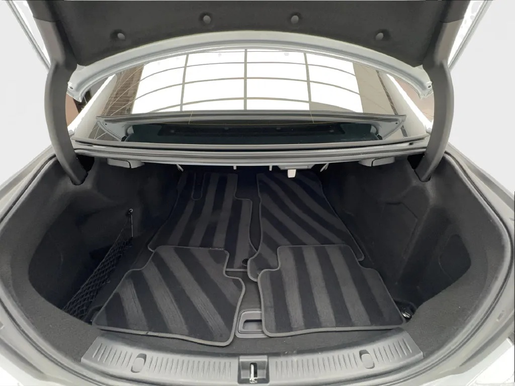 Mercedes-Benz E-Class photo 14