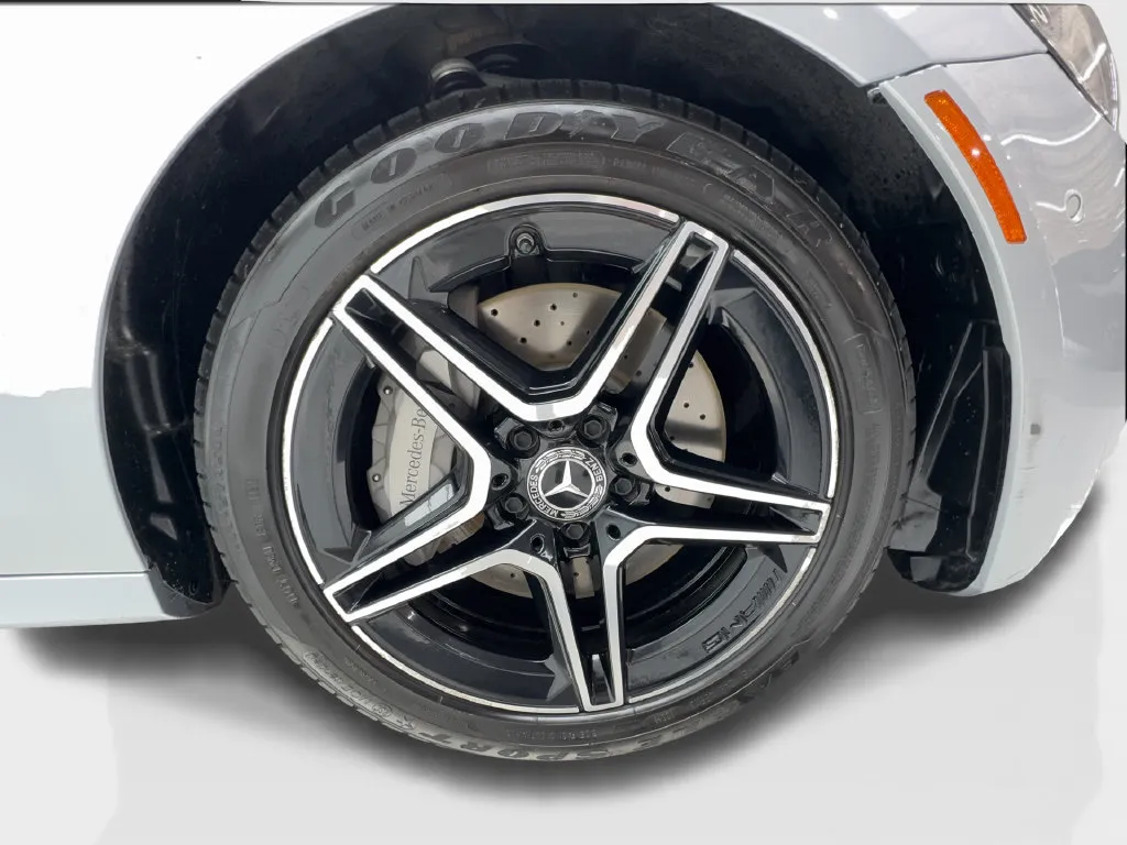 Mercedes-Benz E-Class photo 20