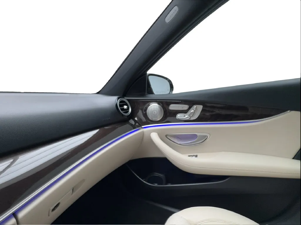 Mercedes-Benz E-Class photo 42