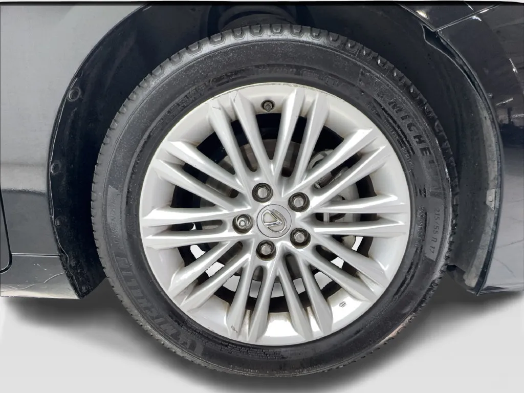 Lexus ES photo 16