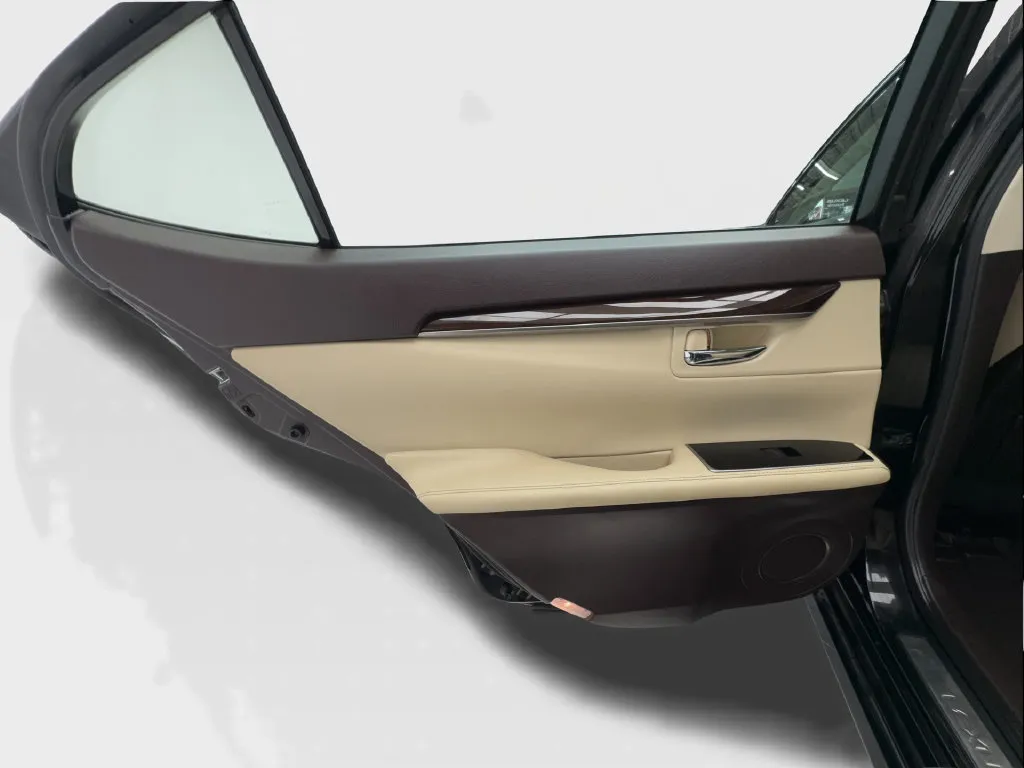 Lexus ES photo 33