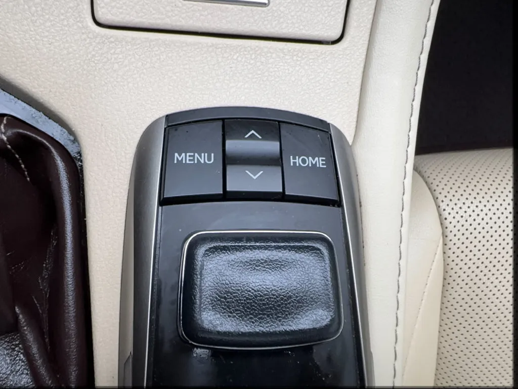 Lexus ES photo 48