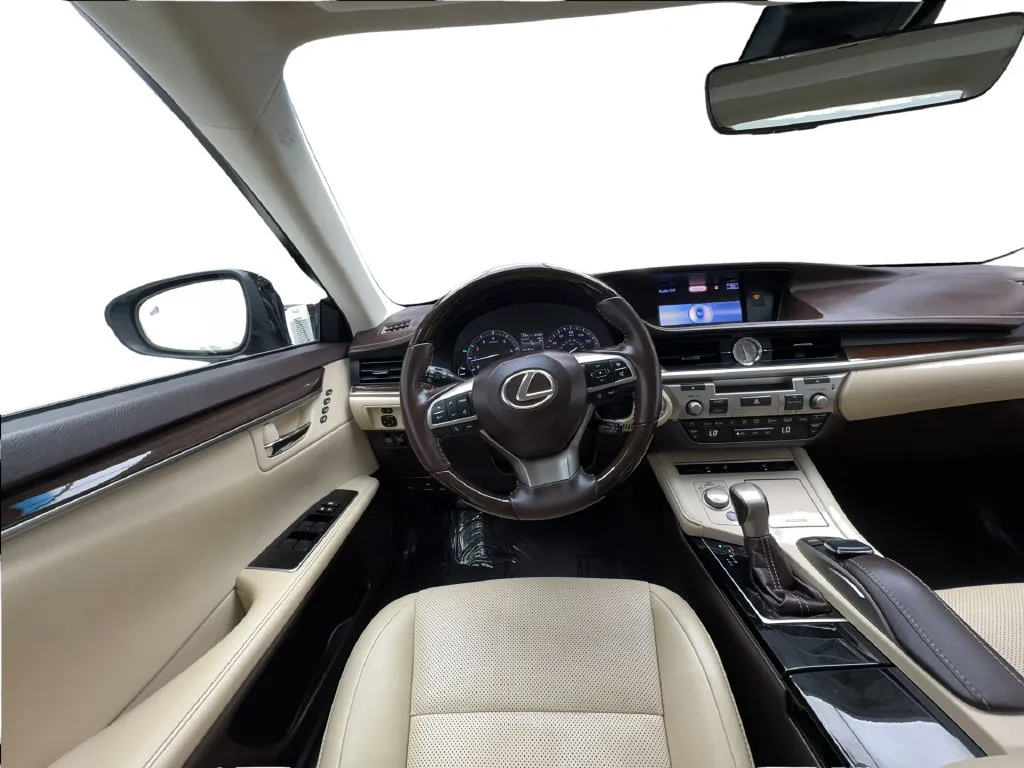 Lexus ES photo 20