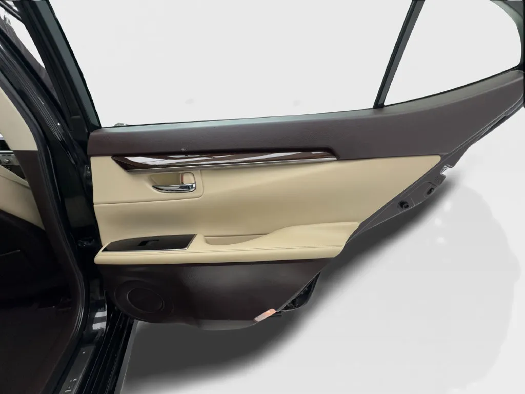 Lexus ES photo 36