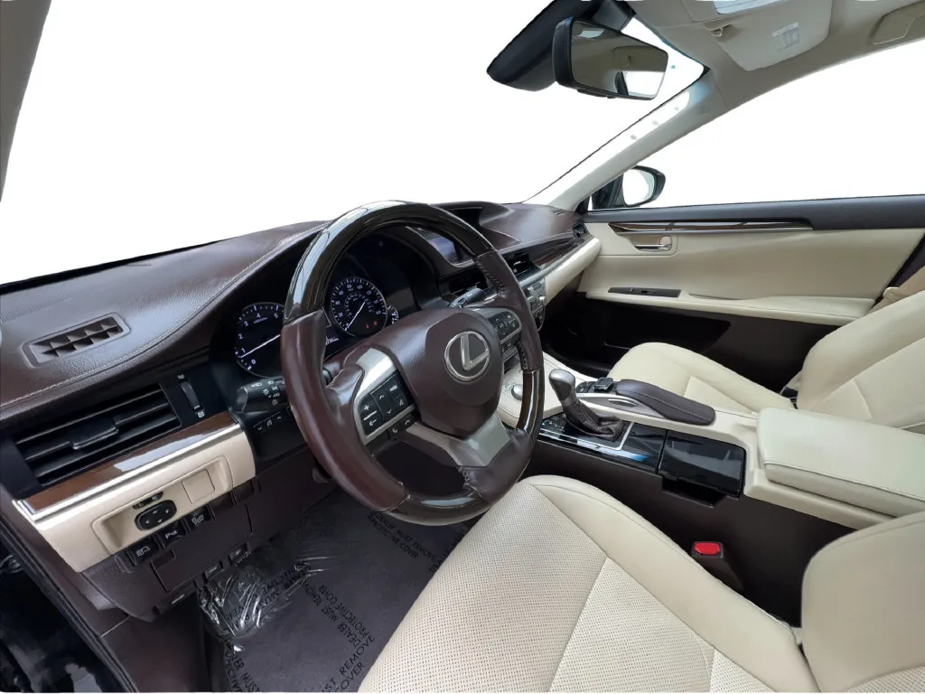 Lexus ES photo 27