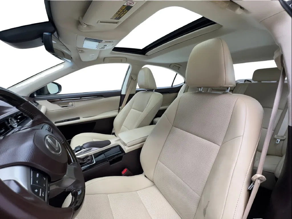 Lexus ES photo 25