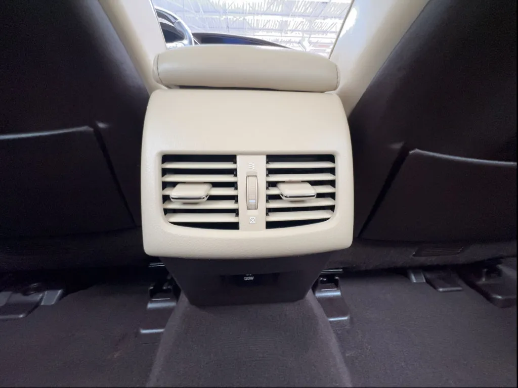 Lexus ES photo 23