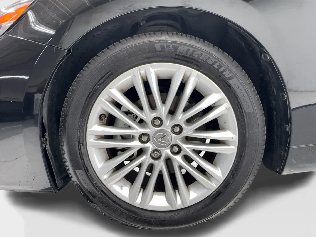Lexus ES photo 12