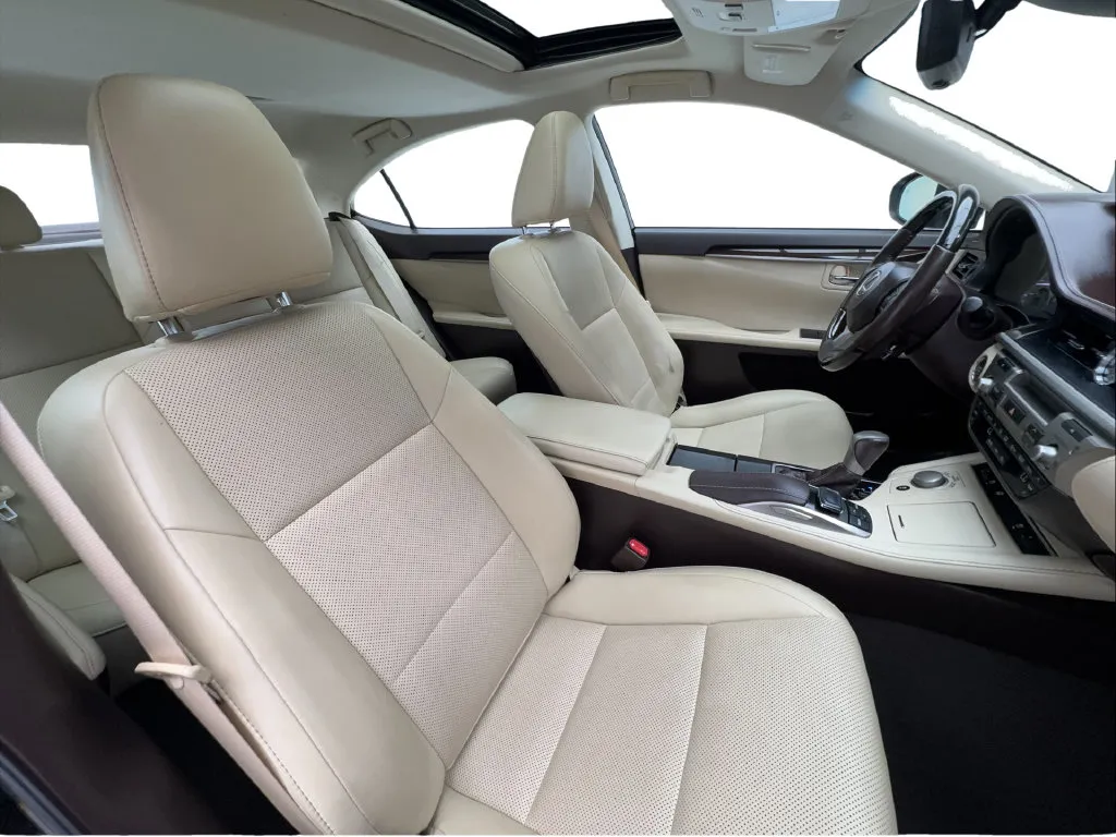 Lexus ES photo 37