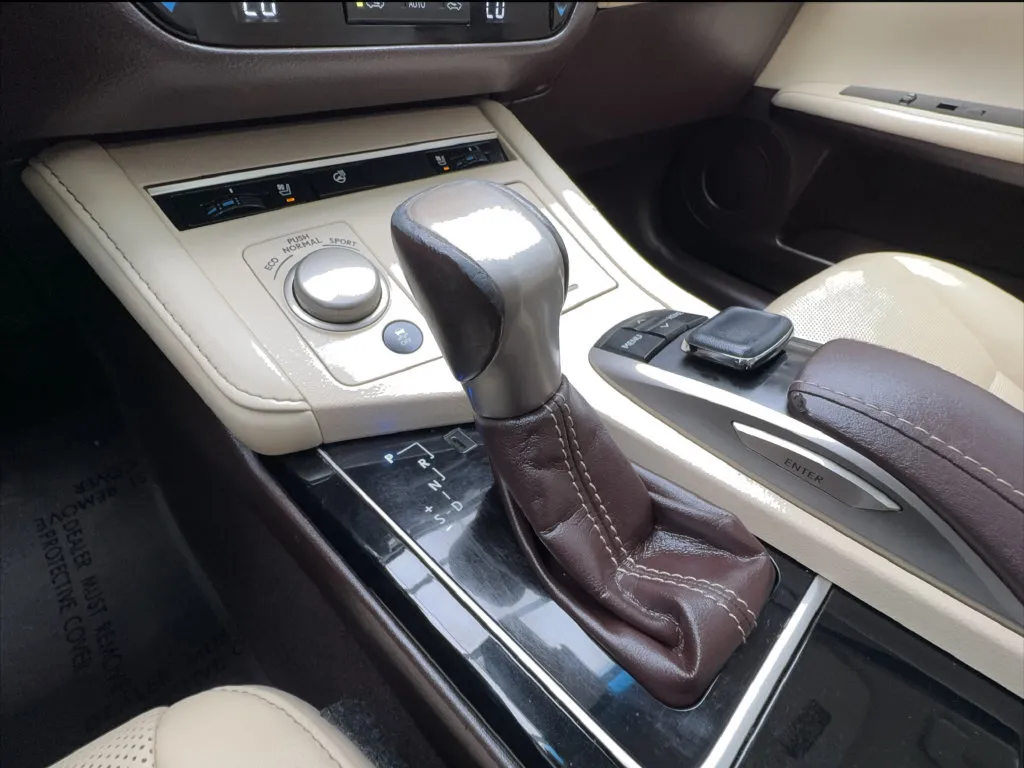 Lexus ES photo 49